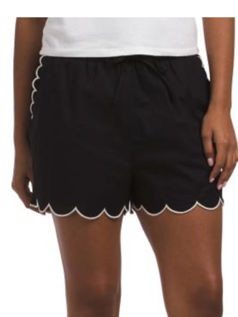 Le Lis Black and White Scallop-Hem Shorts Sz L NWT